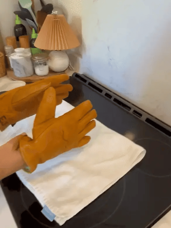 How to Keep Gloves Grease-Free: Expert Tips for Lasting Cleanliness